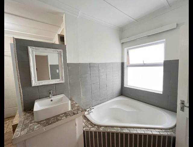 5 BEDROOM FREESTANDING FOR SALE IN QUIGNEY